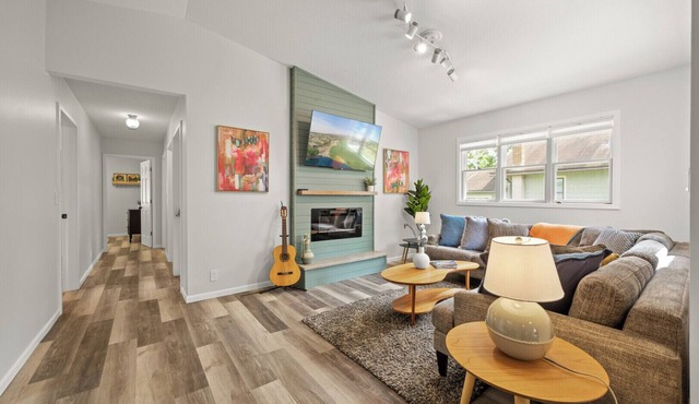 Stylish, serene 4-bedroom house with fenced yard in popular White Bear Lake