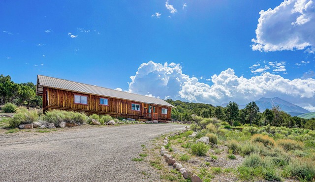 ‘Sunset Cabin’ near Moab w/Stunning Views!
