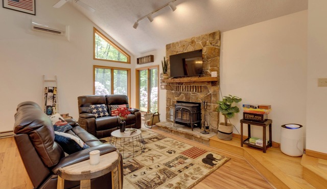 Terra Alta Vacation Rental: Walk to Alpine Lake!
