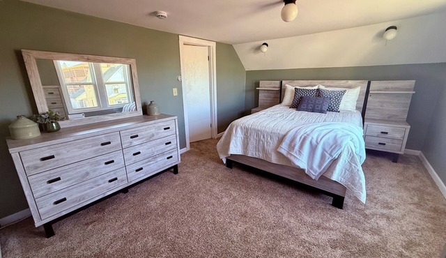 The Blue Jay - Cozy 1-bedroom house in Virginia with WiFi, sleeps 4