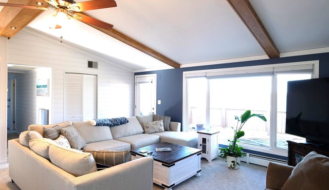 The Boathouse 4 Bed 2 1/2 Bath Lake Home