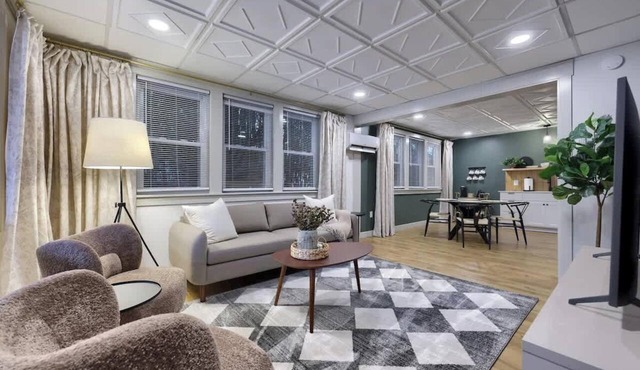 The Cardinal I 2 BR Apartment, Sleeps 4