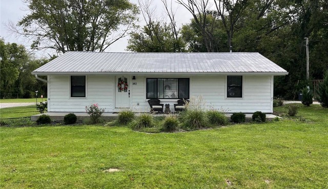The cowboy Compound. 4-bedroom house in terrific Winfield with AC