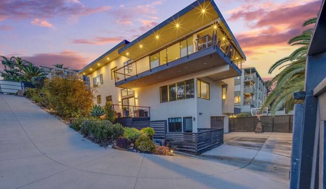 The Gem of Mission Hills: Luxury 5BR Home with Luxe Amenities and views`