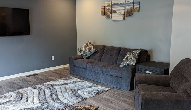 The Harbor Get Away. 5min walk to Bridge St,Walnut Beach, Marinas and lots more