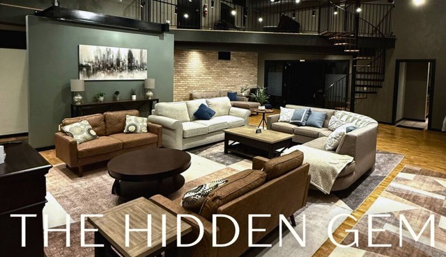 The Hidden Gem- Superb 7-bedroom Studio with arcade, theater and more!