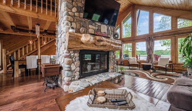 The Hideaway on Little Jay | Log Home |