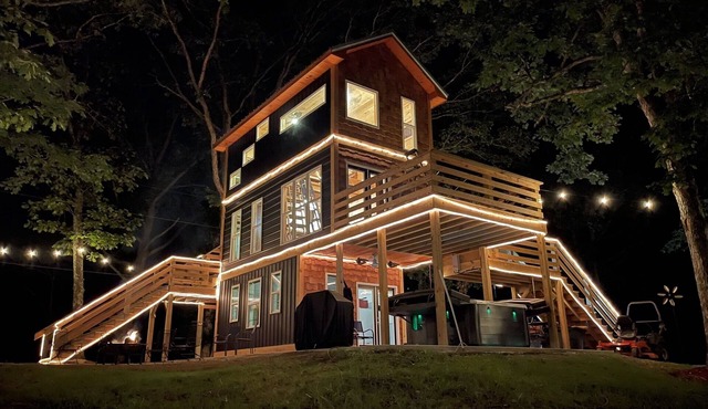 The Raven Cabin at Bird Hollow, 10 miles from Chattanooga, New Build