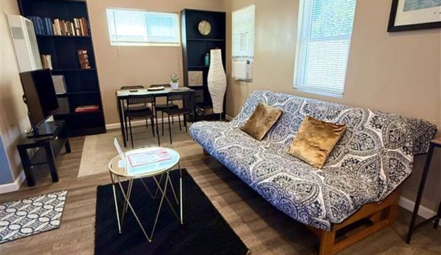 The studio apartment in Clairemont - New AC unit