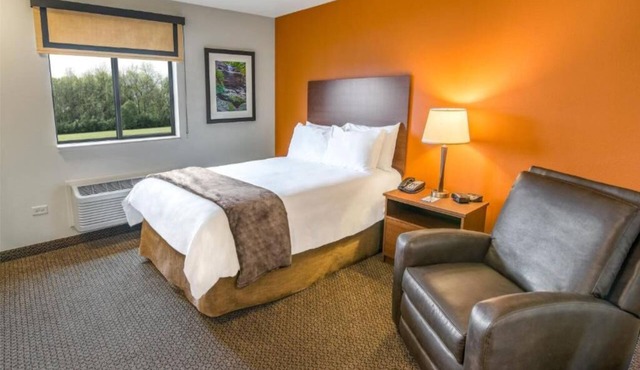 Three Comfortable Room w/Cooking Facilities Near Little Britches Fishing Pond in Jamestown
