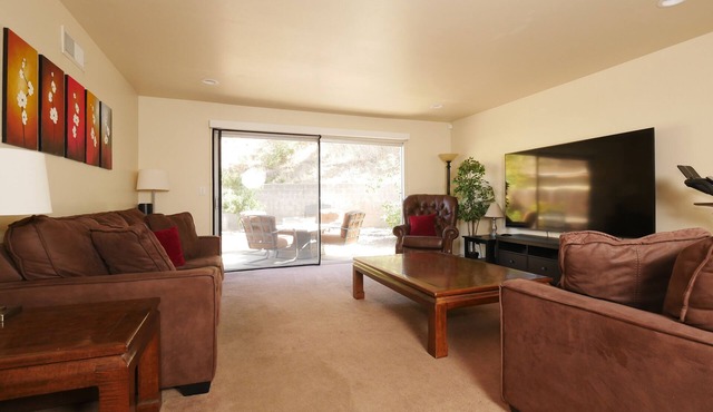 Three King Beds, Two Large Desks and a Gourmet Kitchen near La Jolla