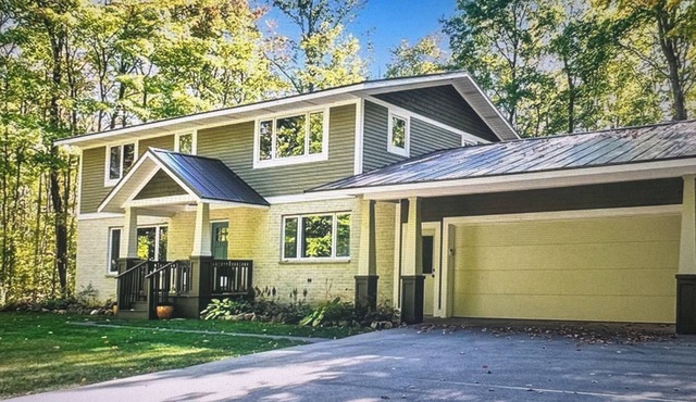 THREE NIGHTS MINIMUM . 4-bedroom 5 Kings, lawn bowling, bocce, pickle ball.