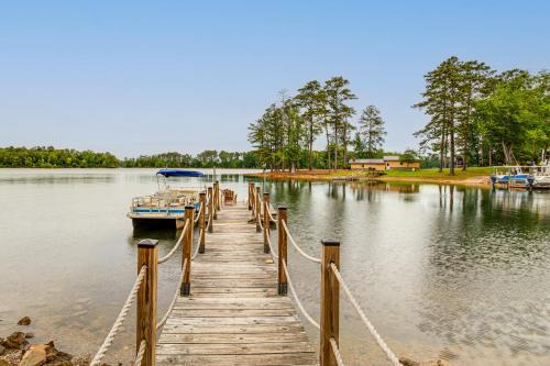 Tiny Cabin on Lake Murray, Private Dock for Boats in Chapin