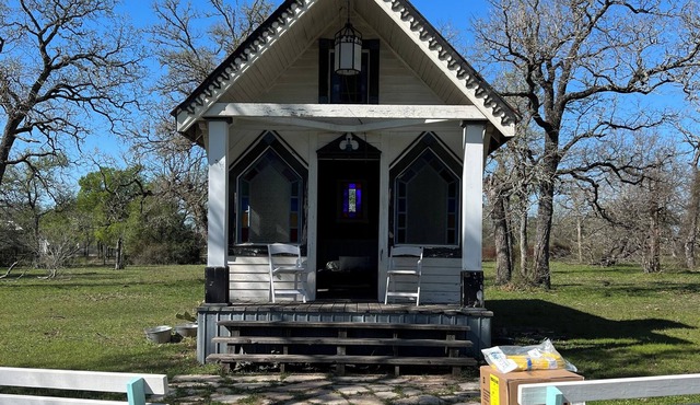 Tiny Chapel Glamping 20 Minutes from ATX, 10 Minutes from COTA.