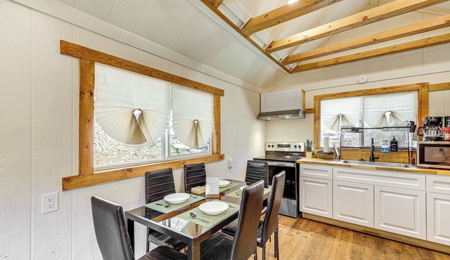 Tiny Home w/Deck & Mtn Views in Lake Arrowhead!