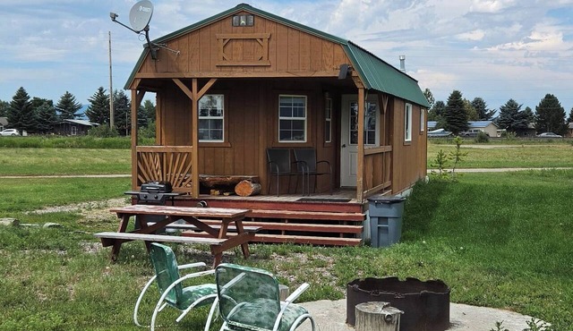 Tiny House sleeps 6 minutes from Glacier and Whitefish Ski Area