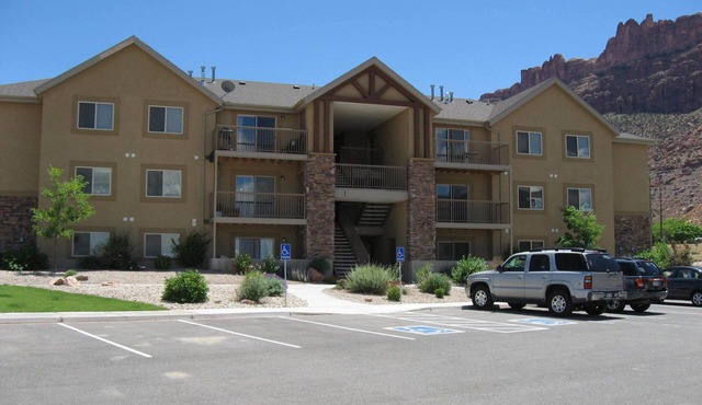 Top Reviews, Popular Modern Condo, Pool & Hot tub, Great Value in Moab