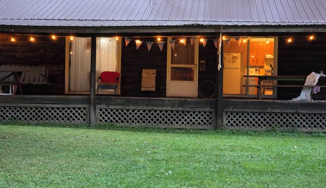 Tranquil 1-bedroom cabin with AC in charming Warren