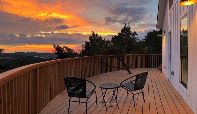 Travis Treehouse, Private Couples Getaway