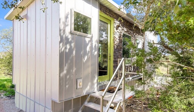 Tree House Tiny Home W Hot Tub