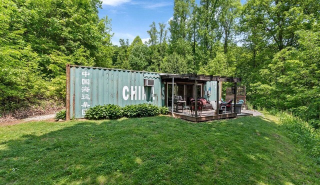 Unique Dover Accommodation with a Hot Tub Perfect for Glamping in Ohio in Dover