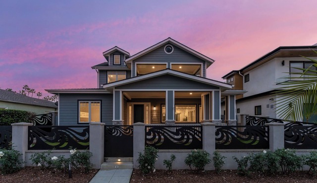 Unmatched Beach House 1 Block from Waters Edge