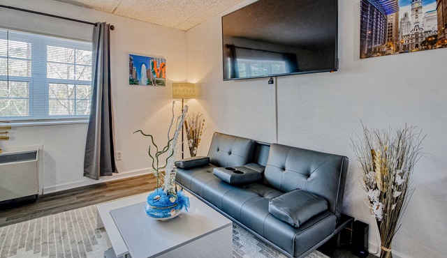 Updated studio with WiFi, full kitchen, onsite pool and tennis courts in Myrtle Beach