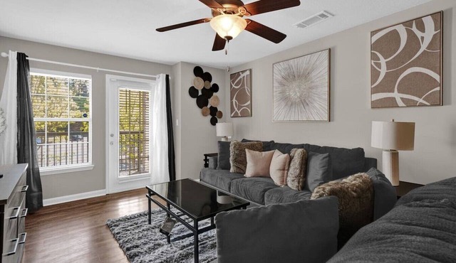 Upscale 3BR Home | Near The Summit.