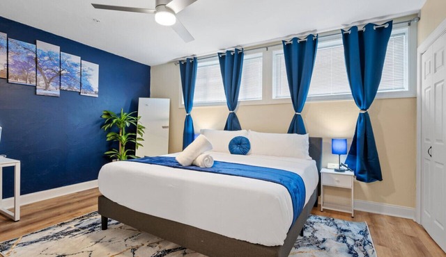 Upscale King Bed Suite |ADA w/Free parking!