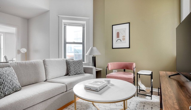 Upscale South Loop 1BR nr L & Grant Park, by Blueground