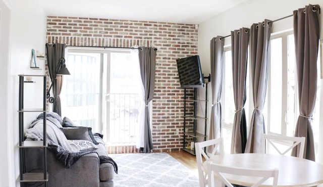 Views, Upgraded 2b 2b Corner unit, In Downtown SD Gaslamp