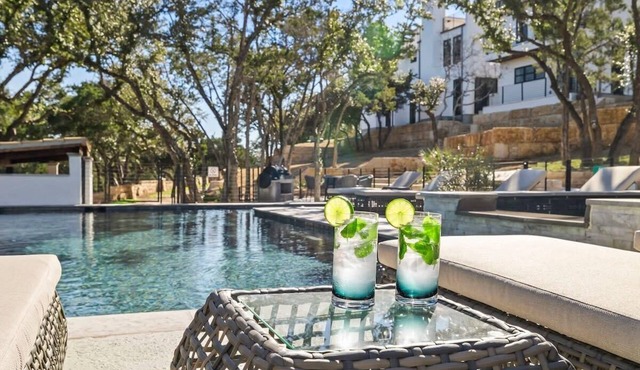 Villa 4 | 3BR | Firepit | Pool | Hot tub |Cornhole