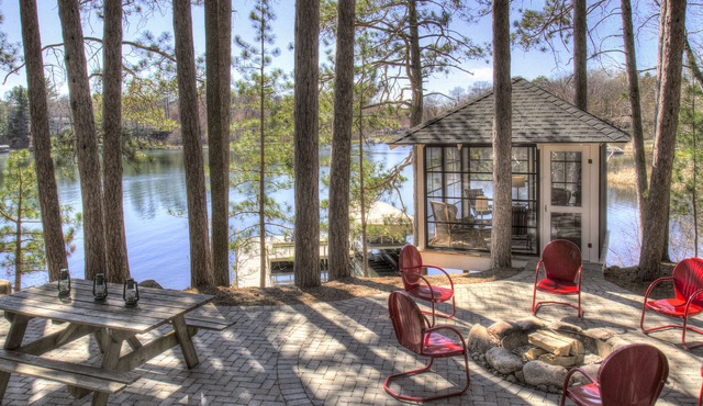 Vintage Cabin on Beautiful Lake O'brien - Includes Pontoon Boat
