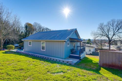 Walk Downtown: Charming Rome Abode w/Yard!