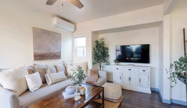 Walk Everywhere! Super Central 1BR w/Sunny Patio