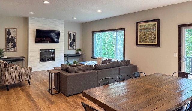 Walk to Gull Lake! Spacious Family Home w/Deck