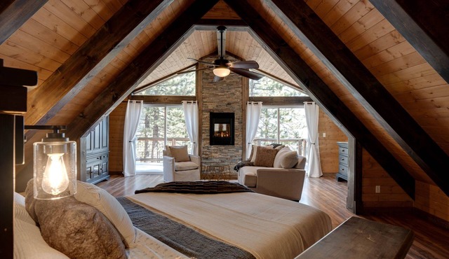 Walk to Stagecoach Lift - 5BR Luxury Ski Cabin - Private Hot Tub - 3 Fireplaces