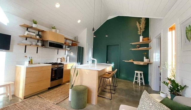Walkable Modern Retreat