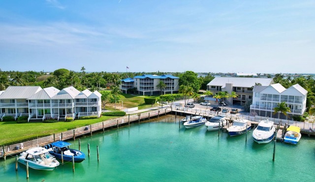 Water Front Condo in Duck Key. FREE WIFI! Overlooking the Gulf of Mexico.
