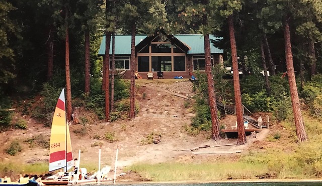 Waterfront Cabin on the beautiful Pend Oreille River. in Cusick