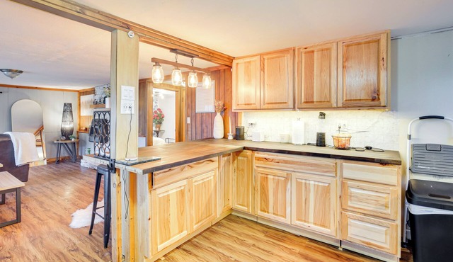 Waterfront Cabin: Tranquil Setting in Mozier!