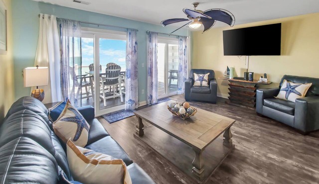 Waterfront Escape | 2 Lakeside Decks |Pool | C207