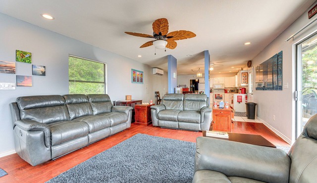 Waterfront Lake Buchanan Cottage w/Kayaks! in Burnet