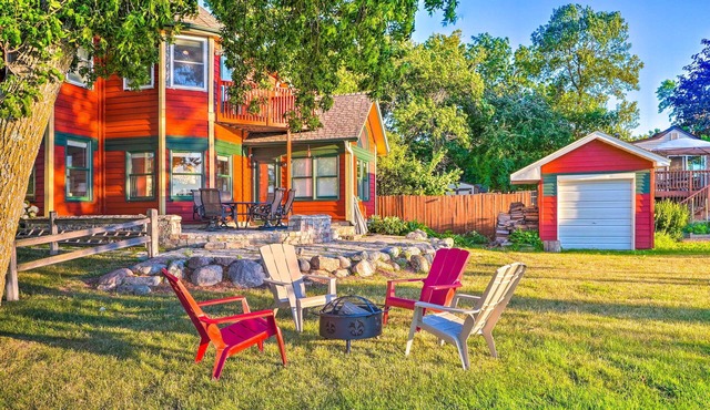 Waterfront Mound Retreat w/Dock & Lake Access!