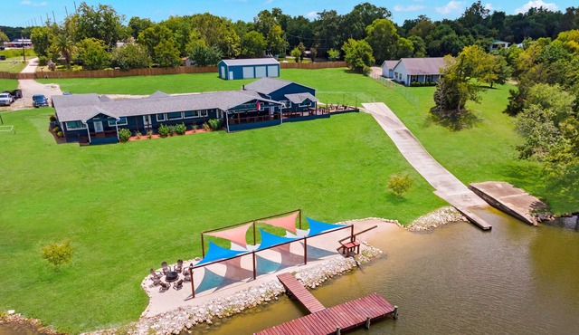 Waterfront Private beach, Boat launch & Dock on San Jacinto River