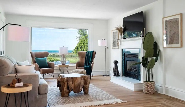 Waterfront sleeps 13 2-Kings/Crib/1st flr sleeper