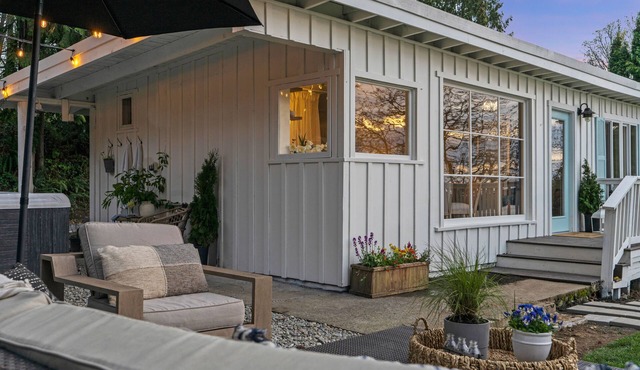Waterview Rabbit Hill Cottage w/hot tub.