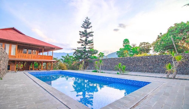Watu Emas 1 with Shared Pool and Balcony in Batu