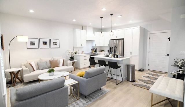 Whitewater Getaway-Charming 3-bedroom townhome with WiFi, AC in brilliant Boise