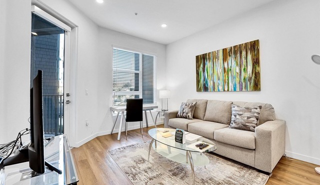 Wifi In + Outdoors! 1BR in Mission Valley rnr Downtown